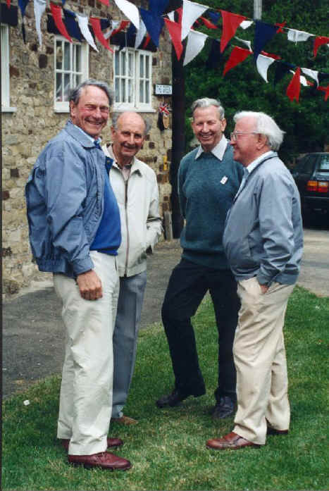 j6_002.JPG (203479 bytes)