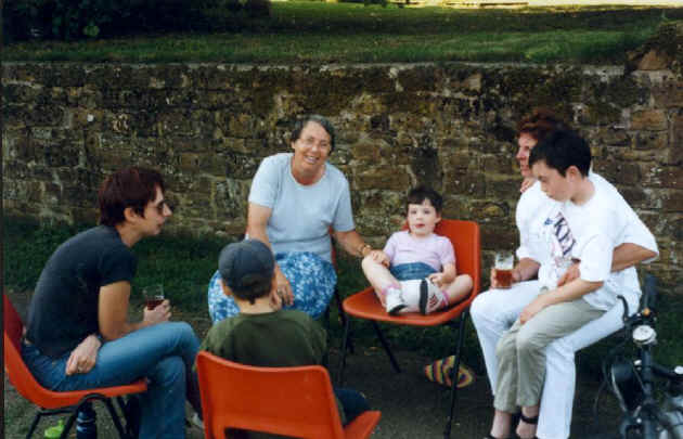 j6_041.JPG (174360 bytes)